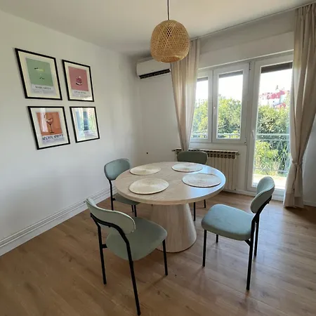 Apartment Four Waves New